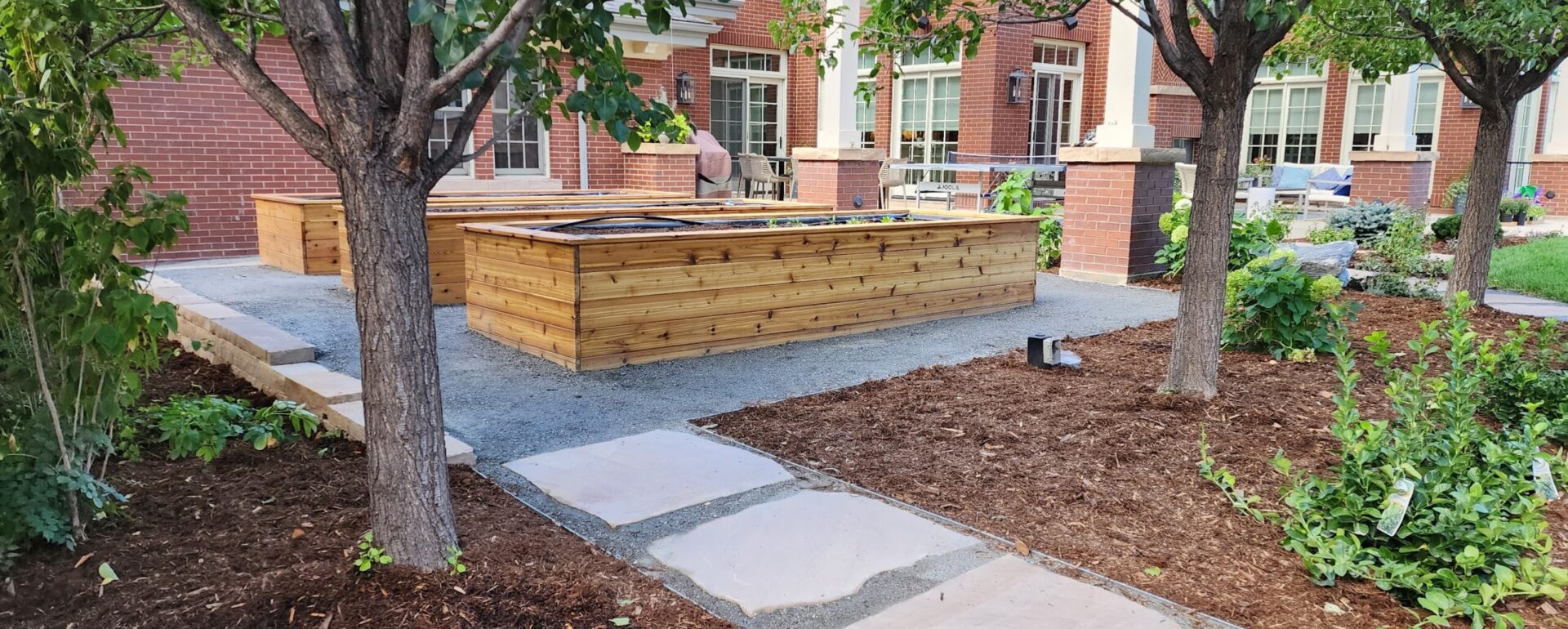 raisedgardenbedsandpavers